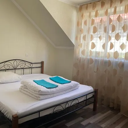 Vip Hostel Mukacheve Exterior photo